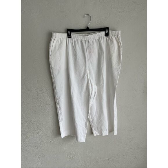 Alfred Dunner Woman White Elastic Waist Cotton Capri Pant, Size 24W - Picture 2 of 7